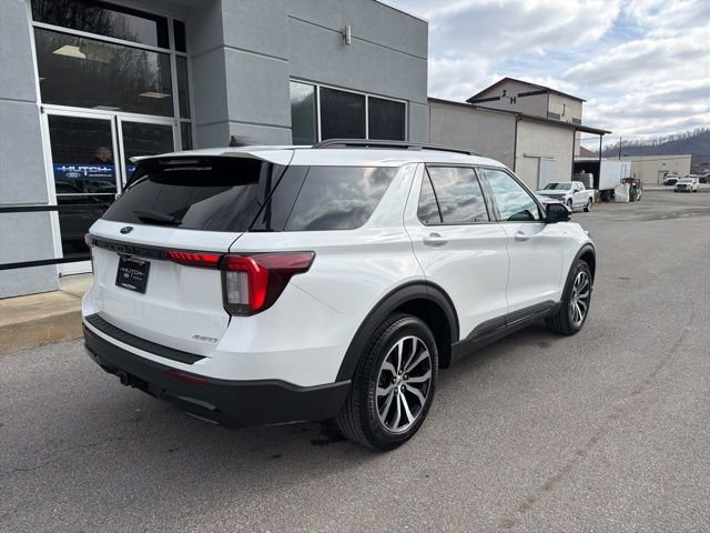 Used 2025 Ford Explorer ST-Line image 3