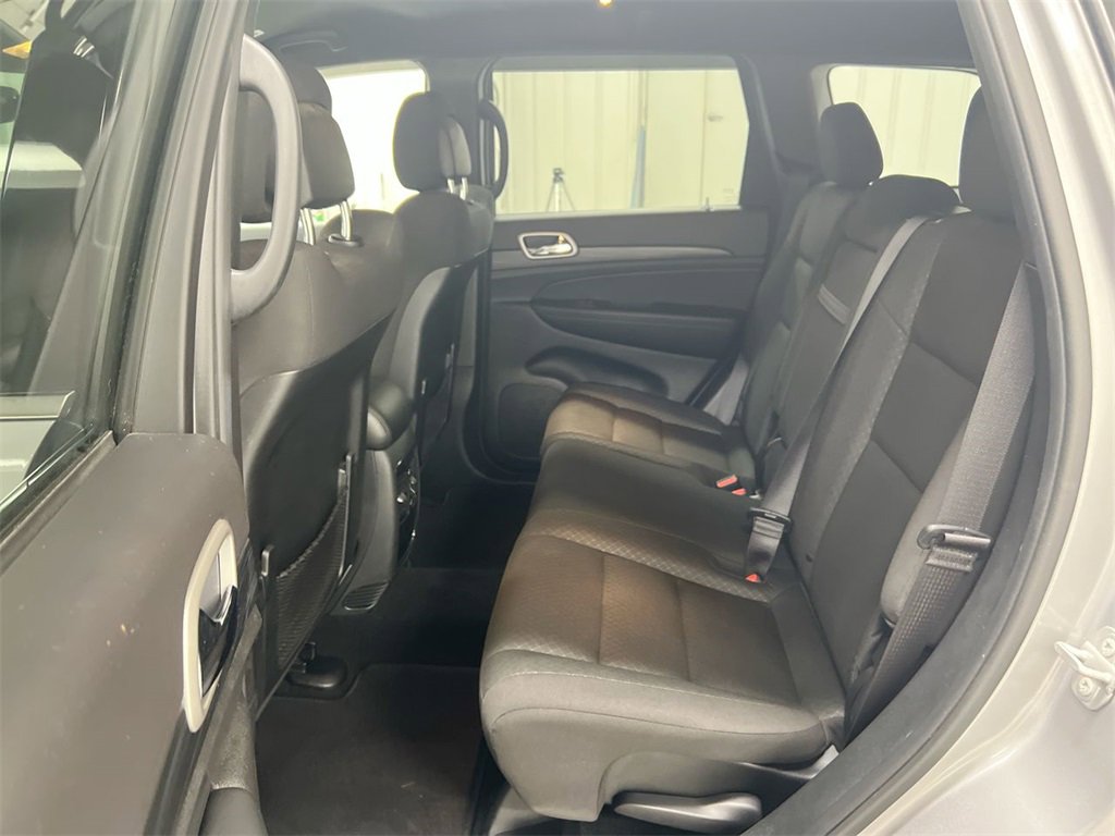 Used 2020 Jeep Grand Cherokee Laredo w/ 18" Wheel & 8.4" Radio Group image 23