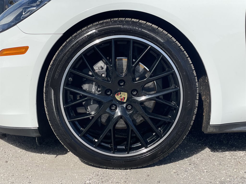 Used 2018 Porsche Panamera 4 image 41