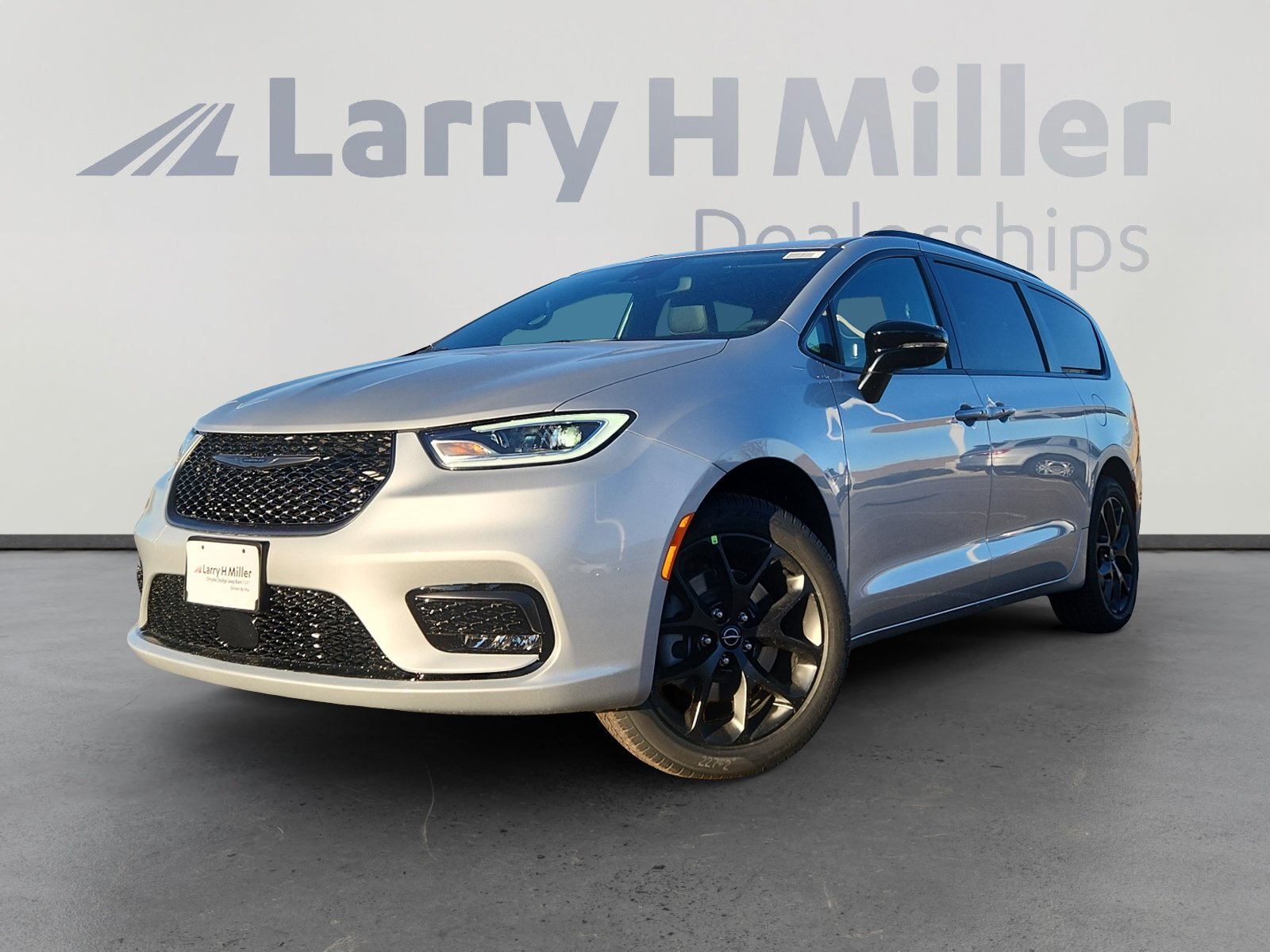 New 2026 Chrysler Pacifica Select w/ S Appearance Package AWD/4WD image 1