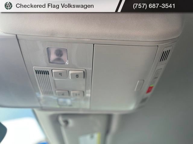 Certified 2025 Volkswagen Taos SE FWD image 18