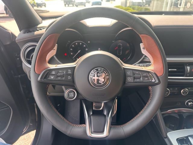 Used 2025 Alfa Romeo Stelvio Sprint AWD/4WD image 11