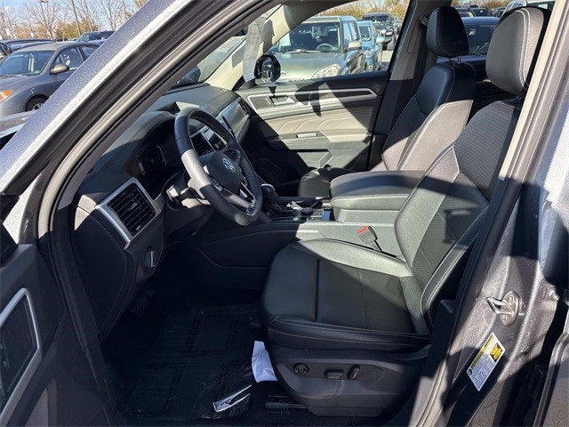 Used 2023 Volkswagen Atlas SE image 14