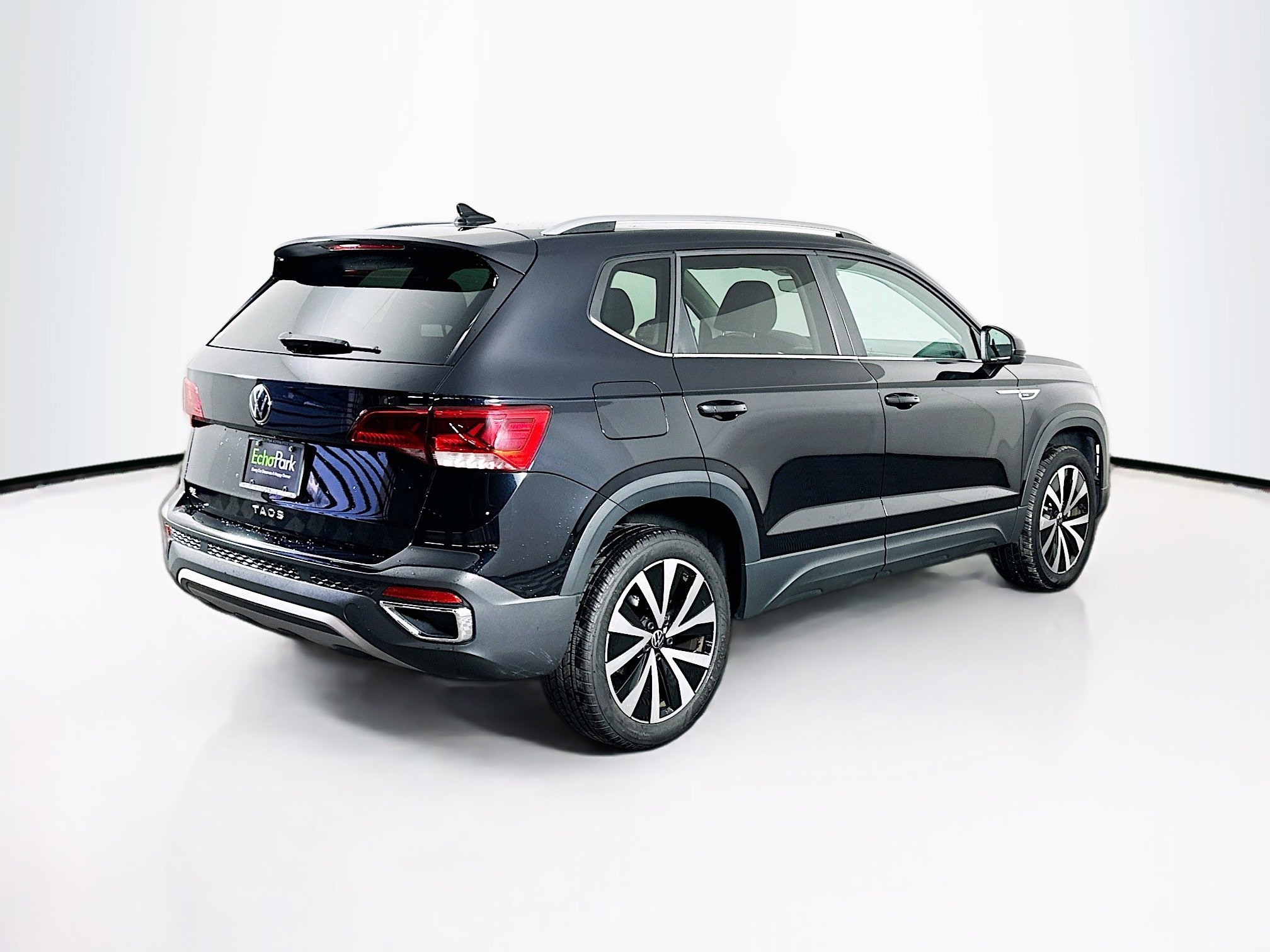 Used 2024 Volkswagen Taos SE image 9