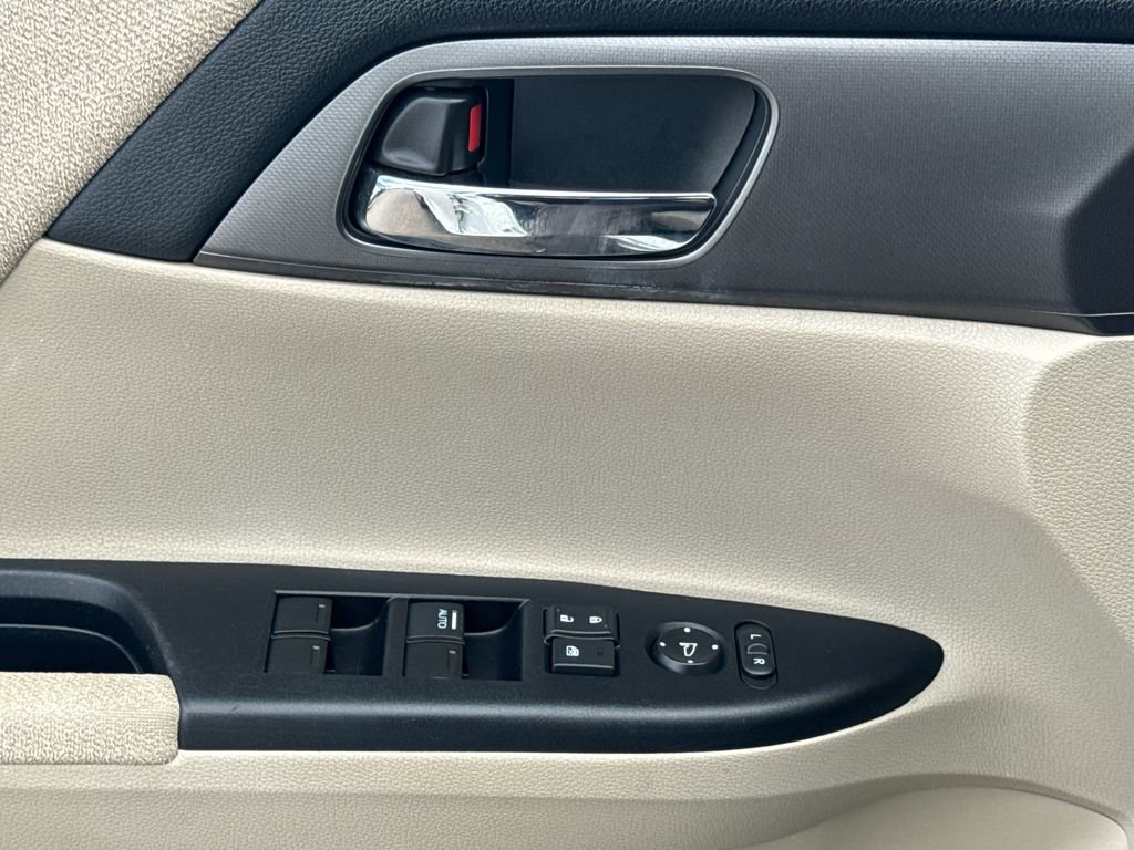 Used 2013 Honda Accord LX image 32