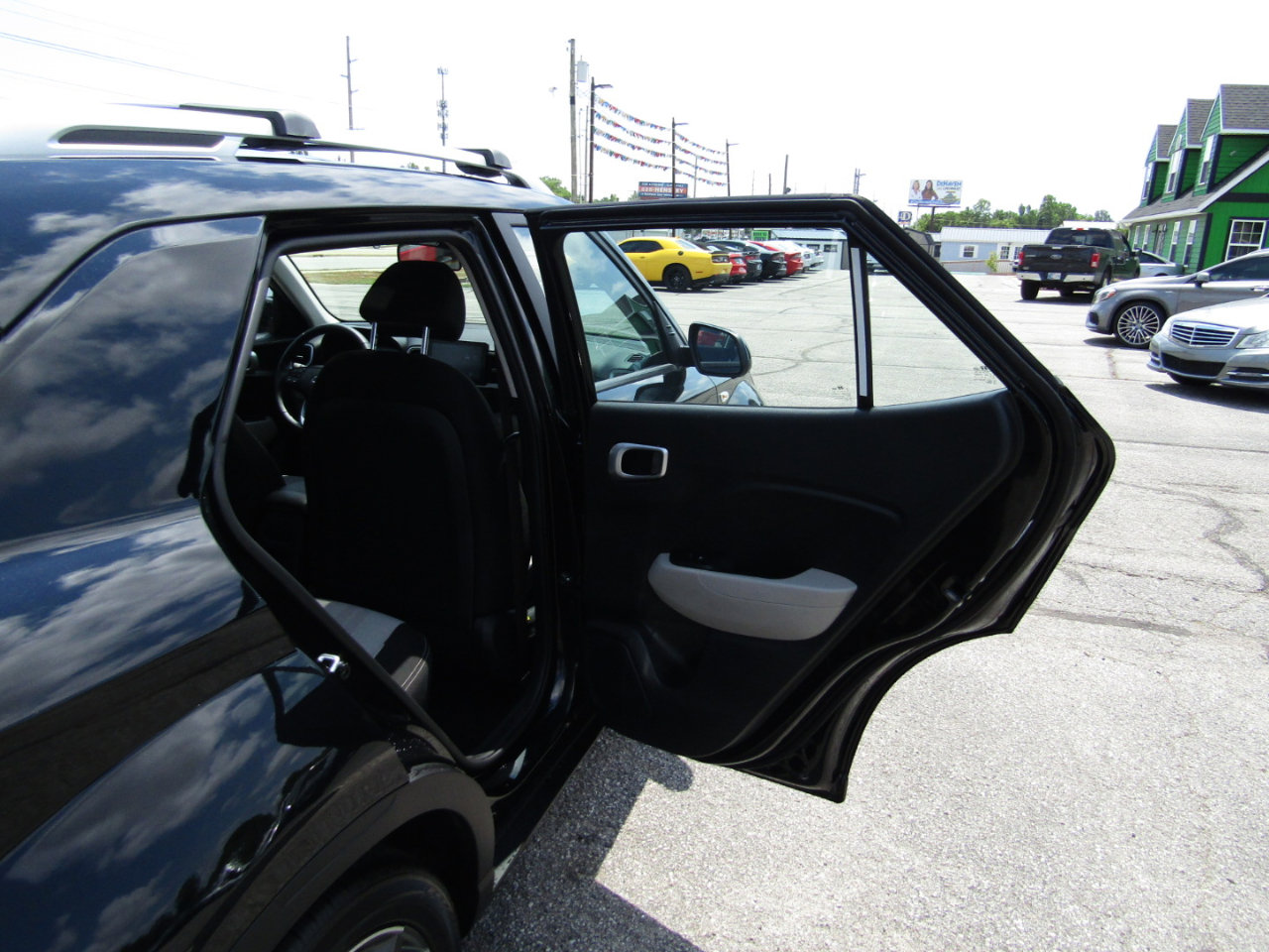 Used 2024 Hyundai Venue SEL image 23