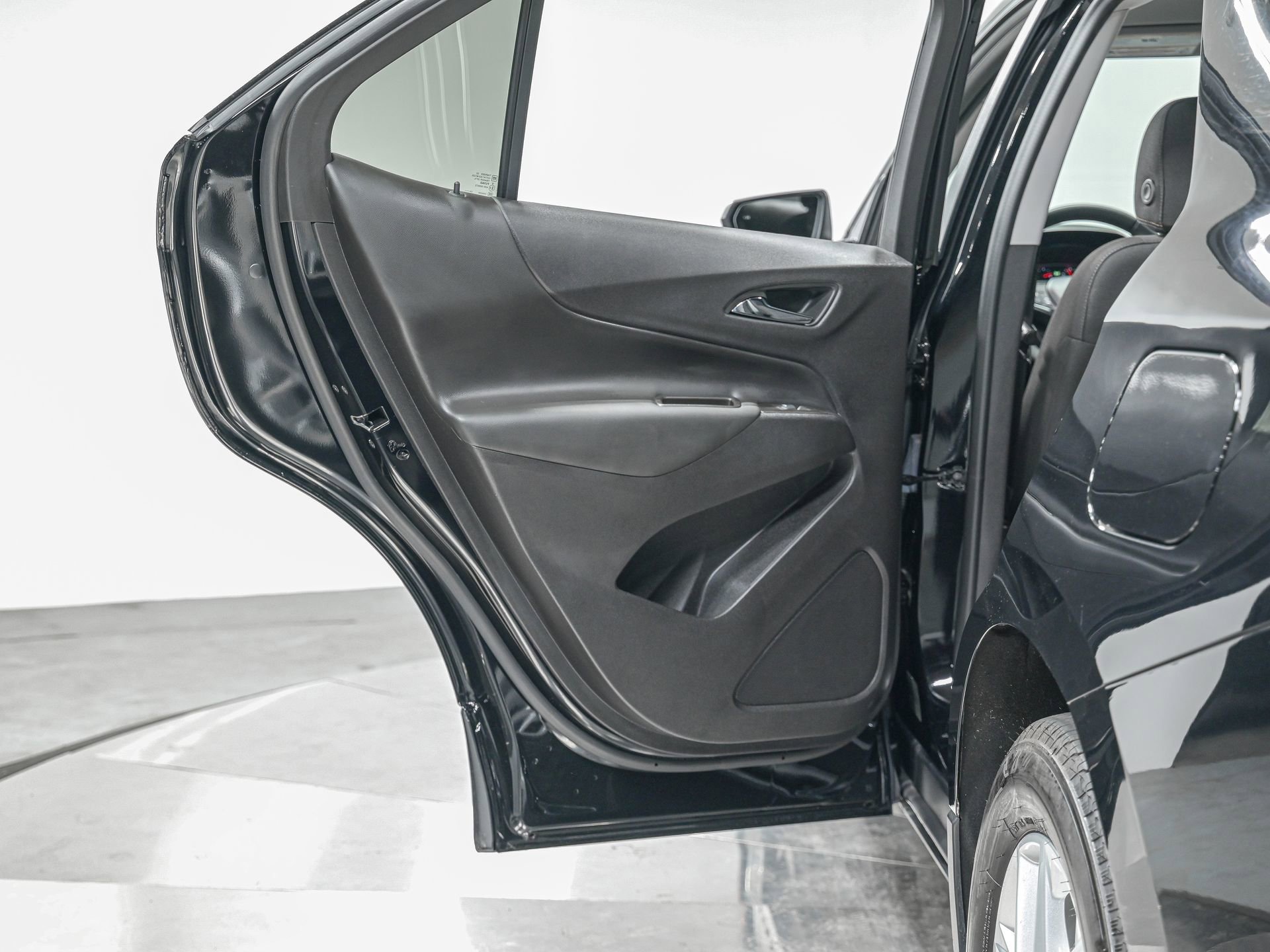 Used 2023 Chevrolet Equinox LT AWD/4WD image 24