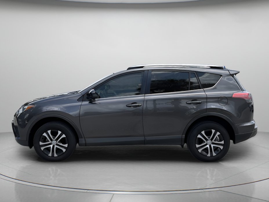 Used 2017 Toyota RAV4 LE FWD image 5