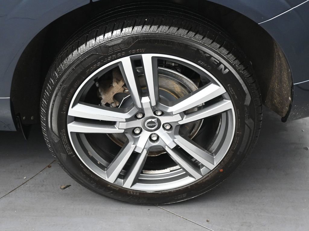 Used 2020 Volvo XC60 T6 Momentum image 28