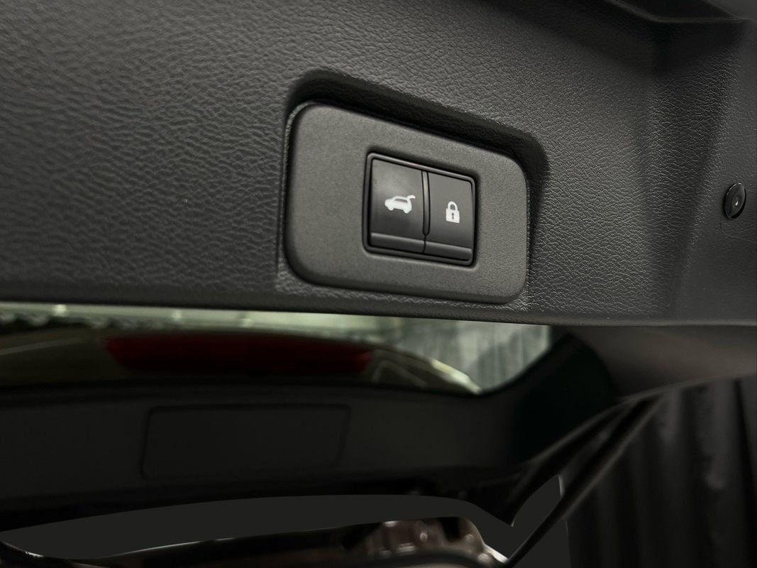 Used 2025 Nissan Rogue SV image 40