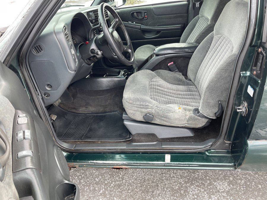 Used 2002 Chevrolet S10 Pickup LS w/ LS Preferred Equipment Group AWD/4WD image 24