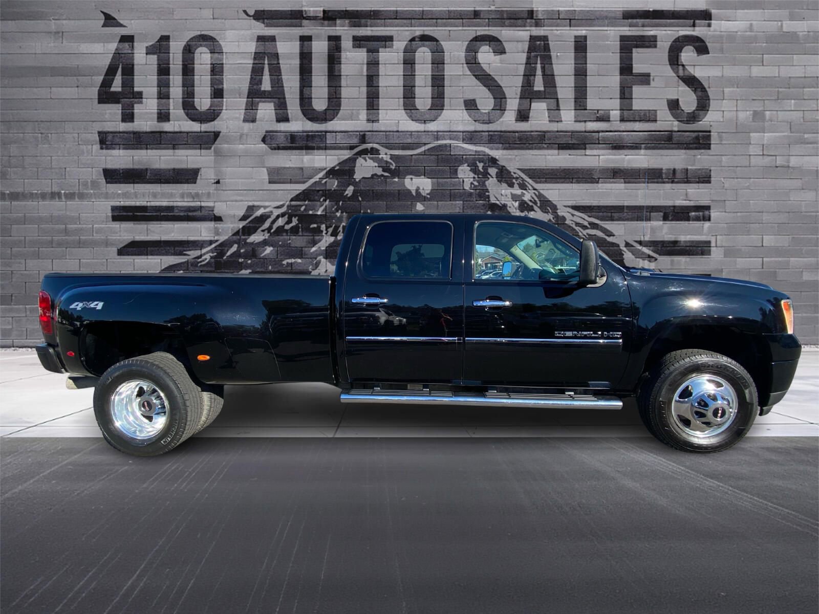 Used 2014 GMC Sierra 3500 Denali image 2