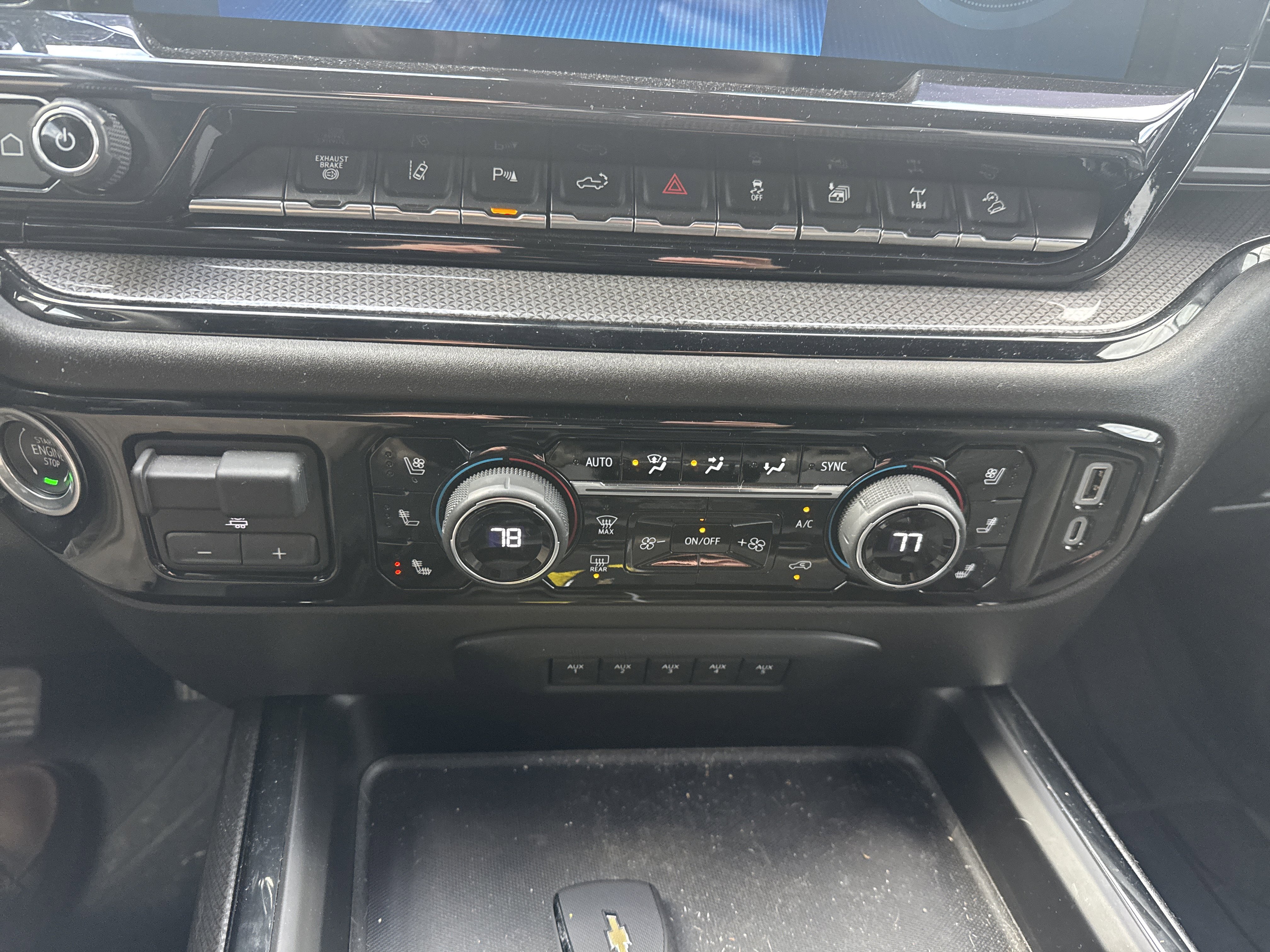 Used 2024 Chevrolet Silverado 2500 ZR2 w/ Technology Package image 25