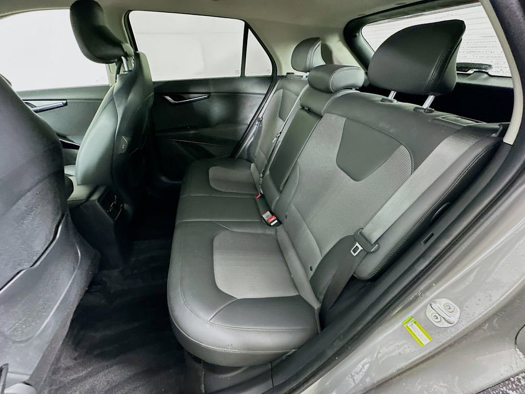 Used 2023 Kia Niro EX image 32