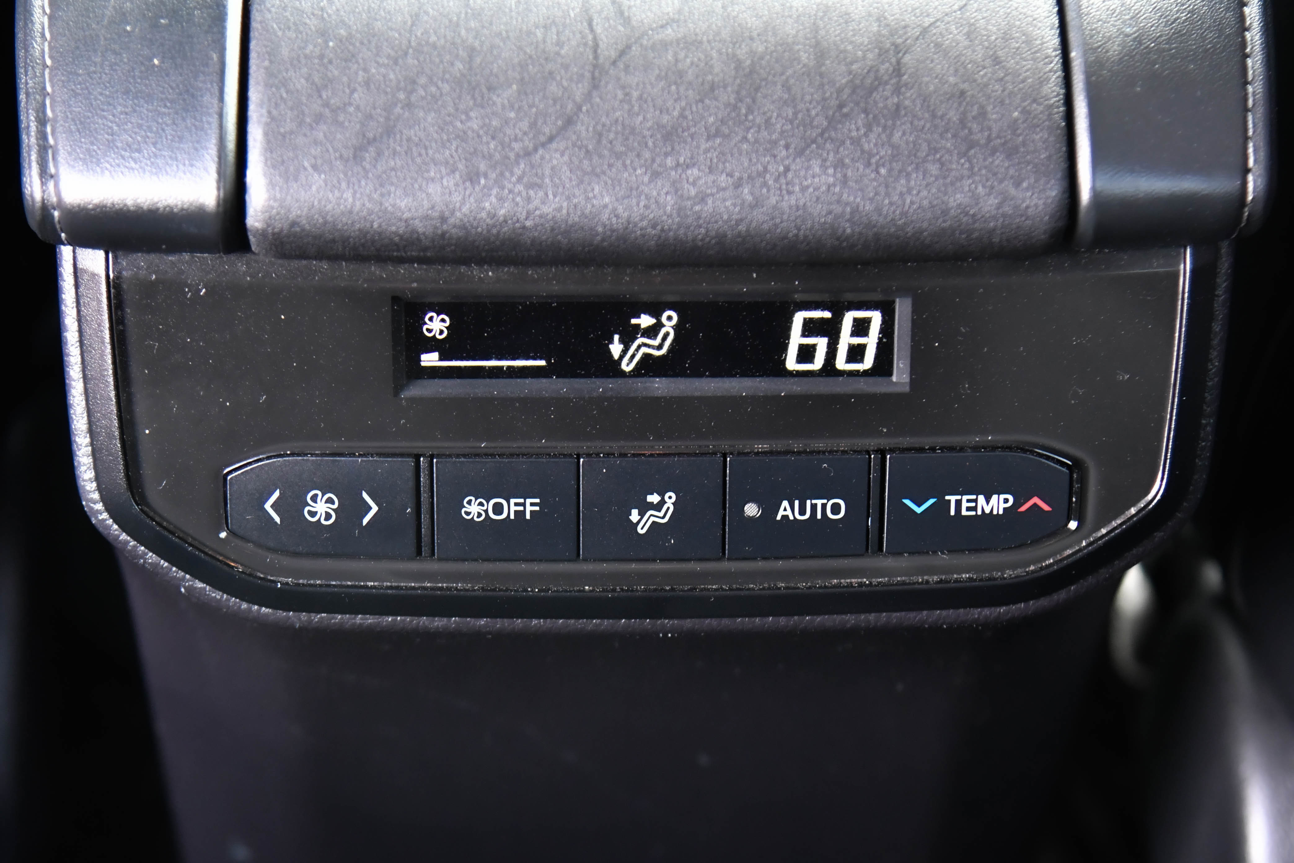 Used 2023 Toyota Highlander XLE AWD/4WD image 42