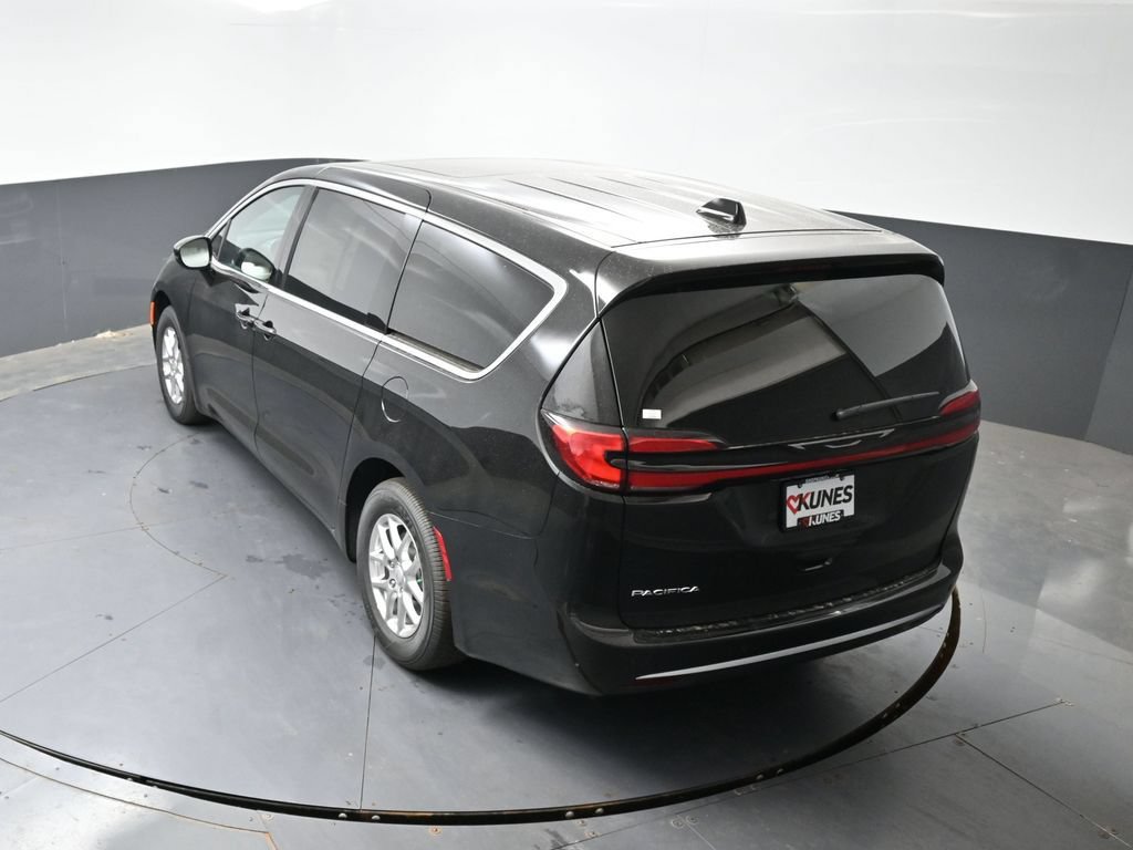 New 2027 Chrysler Pacifica Select w/ Family Tech Group FWD image 37