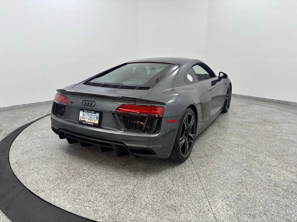 Used 2018 Audi R8 V10 w/ Premium Package image 15