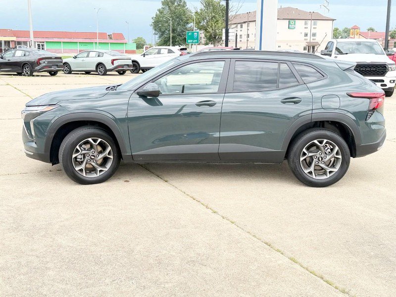 Used 2025 Chevrolet Trax LT FWD image 6