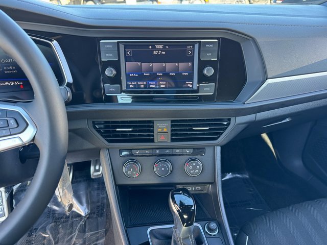 Used 2024 Volkswagen Jetta Sport image 25