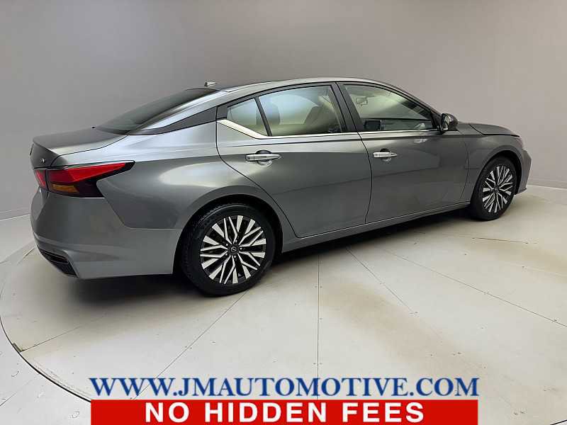 Used 2024 Nissan Altima 2.5 SV FWD image 5