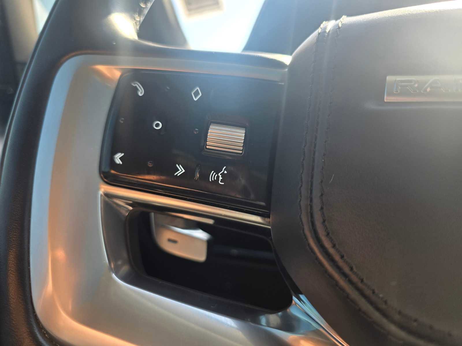 Used 2022 Land Rover Range Rover SE image 34