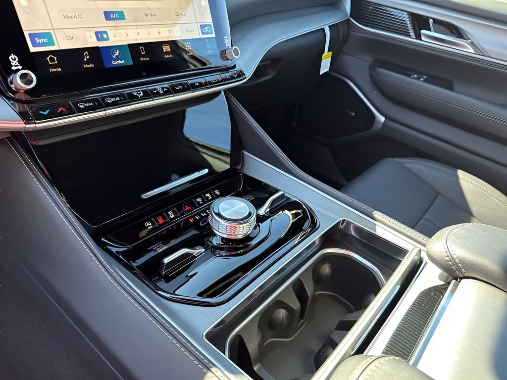 New 2026 Jeep Grand Wagoneer Limited AWD/4WD image 37