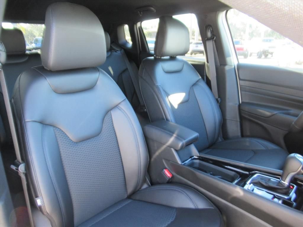New 2026 Jeep Compass Latitude AWD/4WD image 8