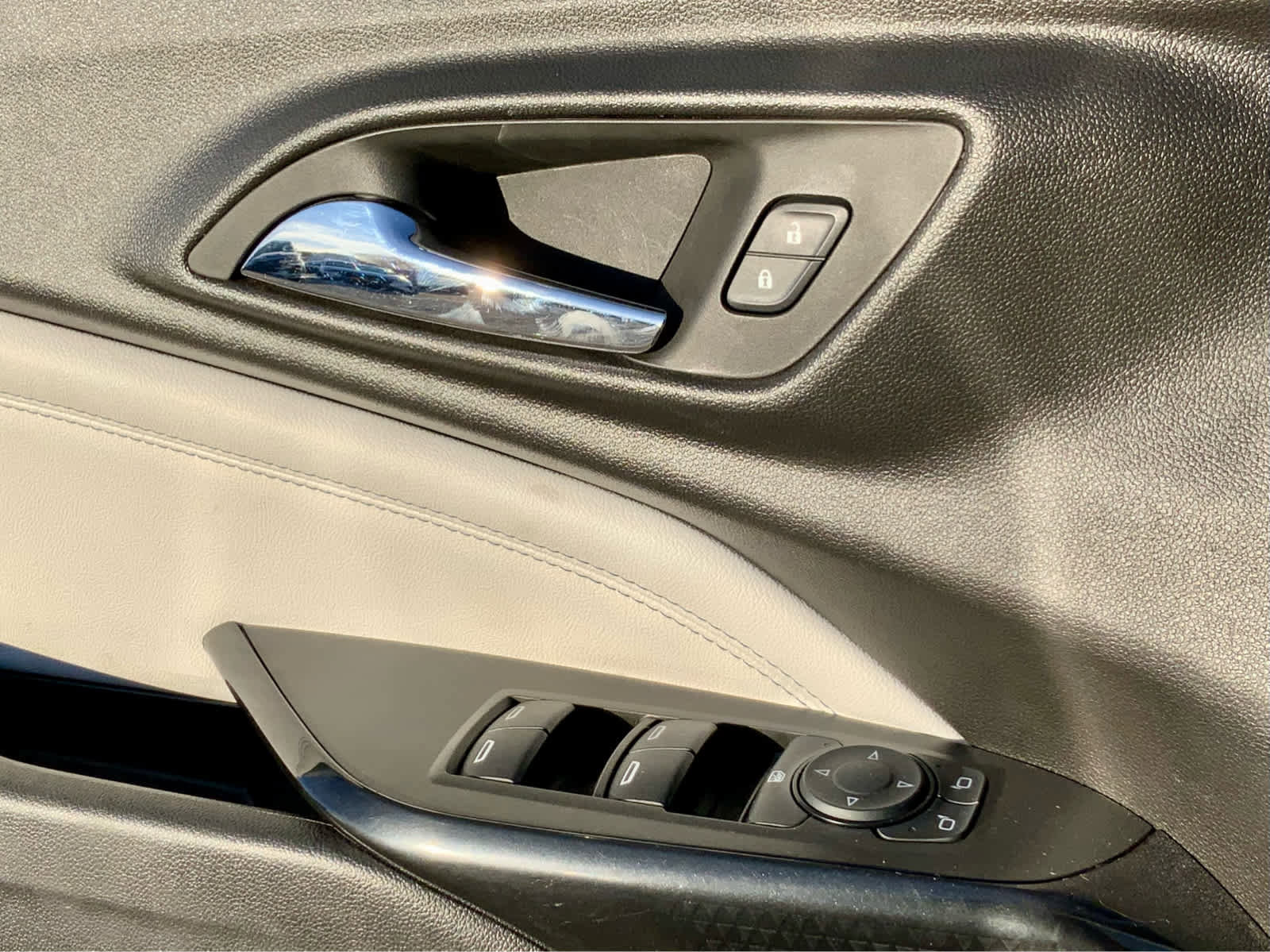 Certified 2025 Chevrolet Trax LT w/ Driver Confidence Package image 45