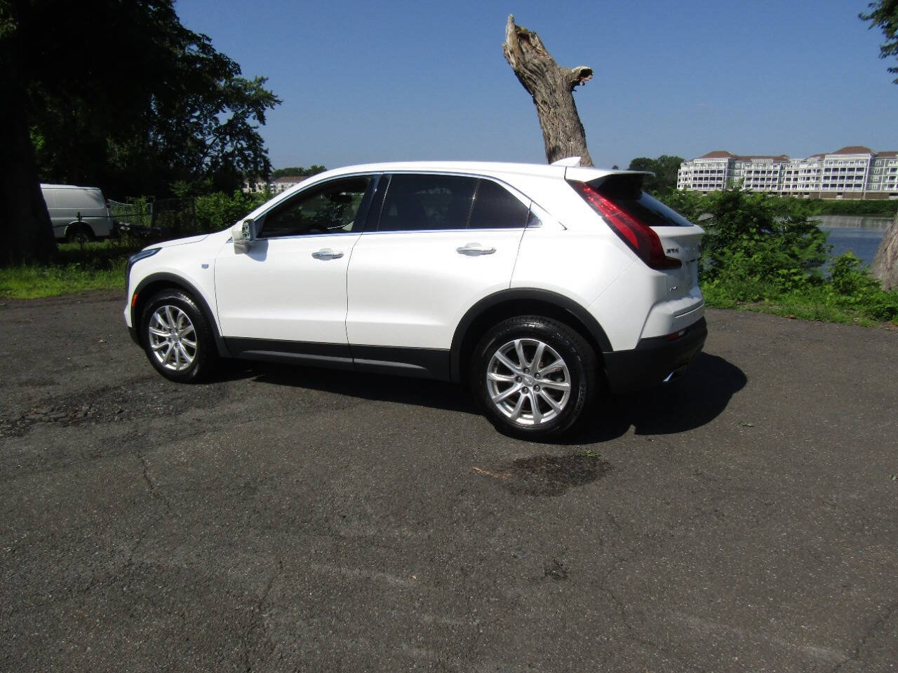 Used 2019 Cadillac XT4 Luxury AWD/4WD image 4