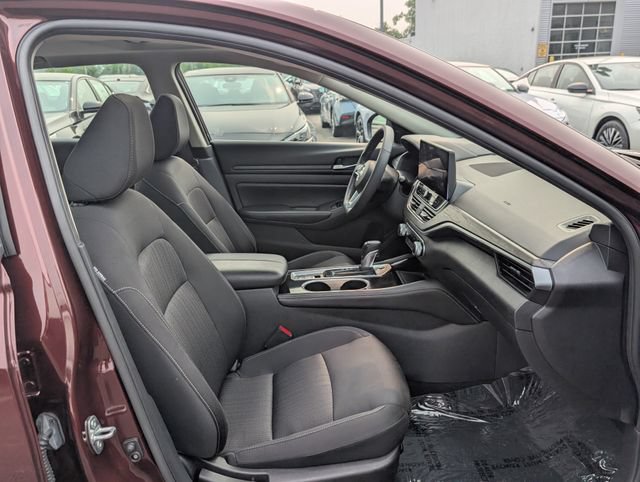Used 2024 Nissan Altima 2.5 SV w/ SV Premium Package AWD/4WD image 11