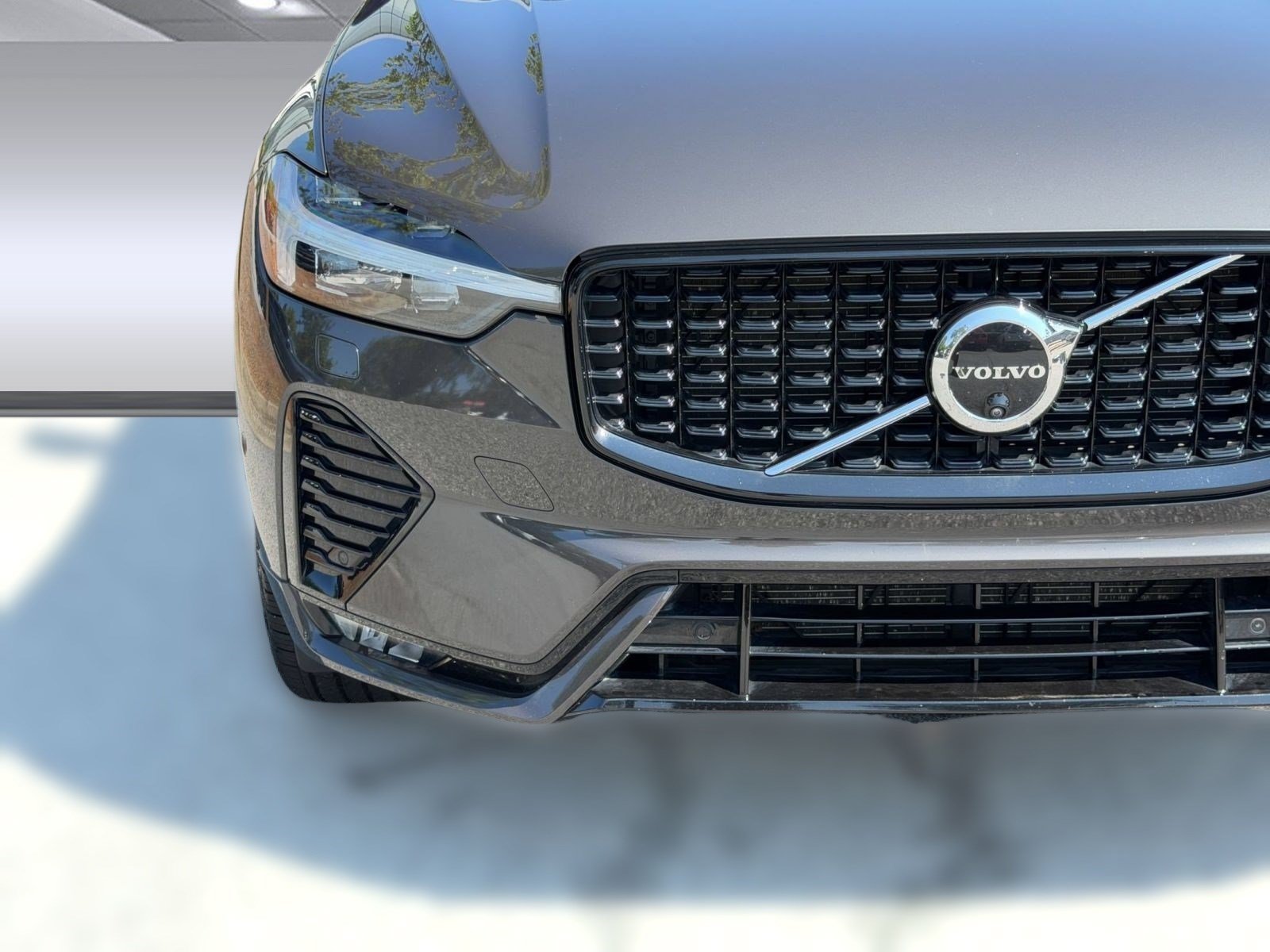 Certified 2025 Volvo XC60 B5 Plus w/ Protection Package Premier AWD/4WD image 11
