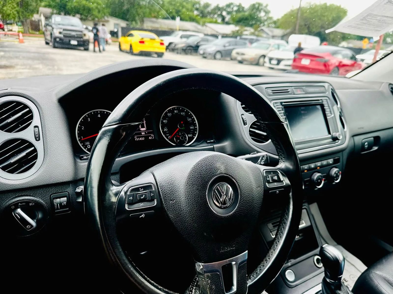 Used 2017 Volkswagen Tiguan S FWD image 28
