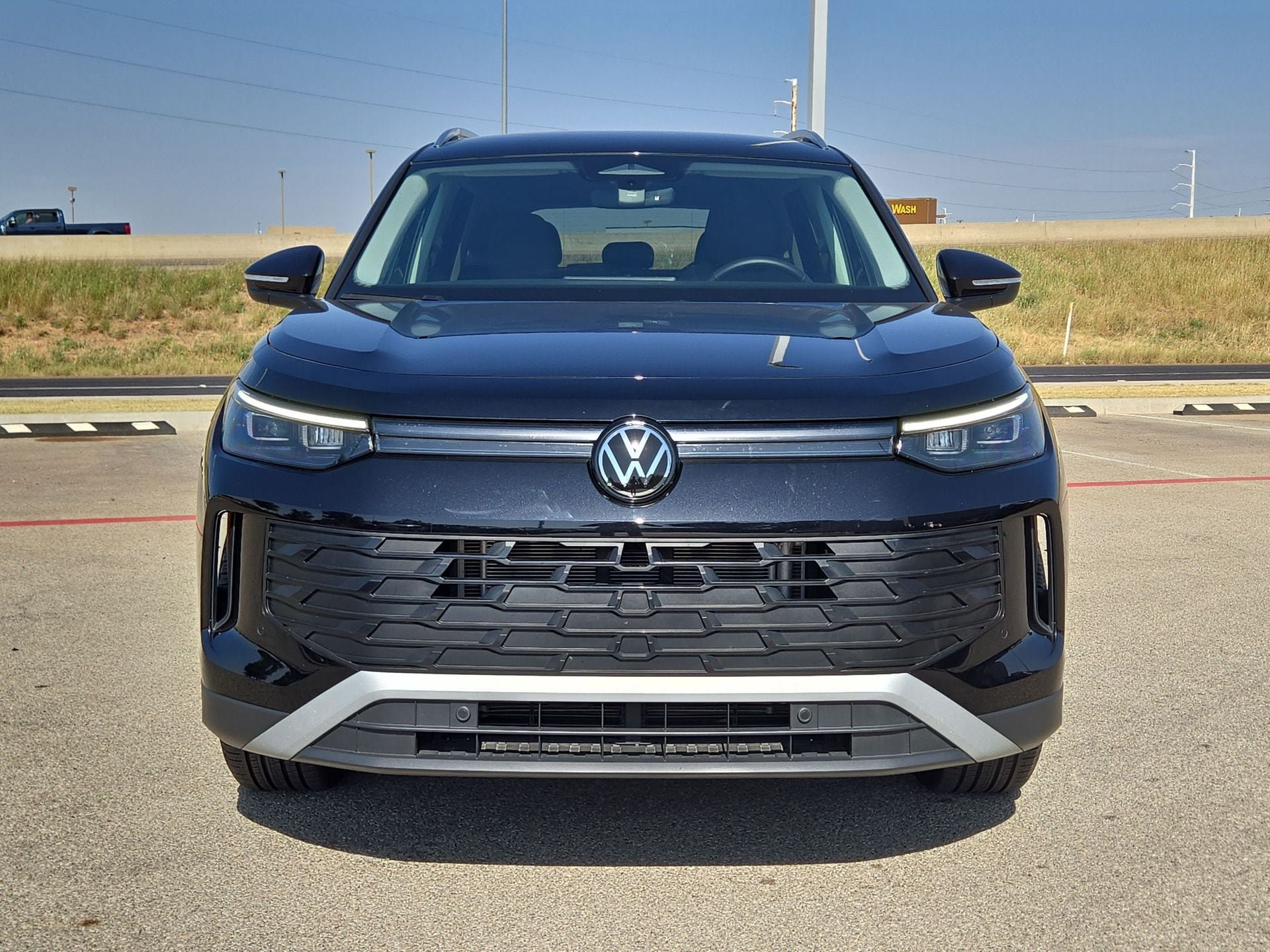 Used 2025 Volkswagen Tiguan SE FWD image 10