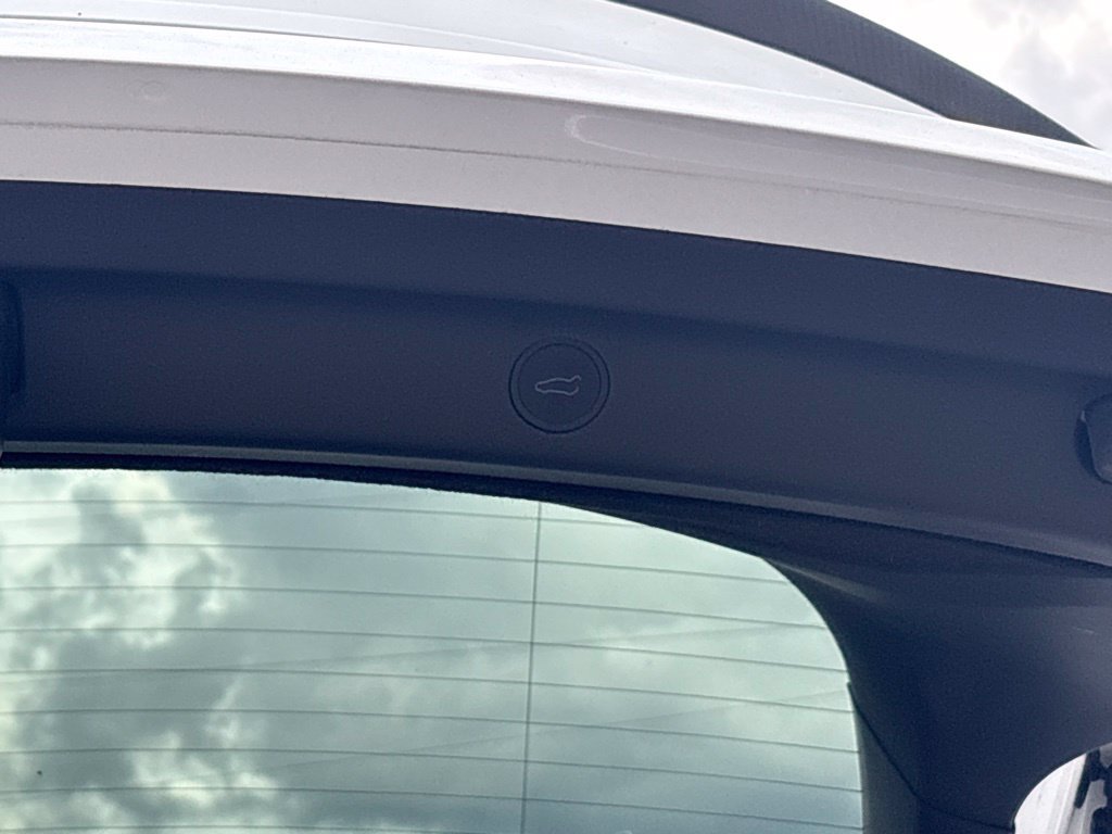 Used 2022 Tesla Model Y Performance AWD/4WD image 15