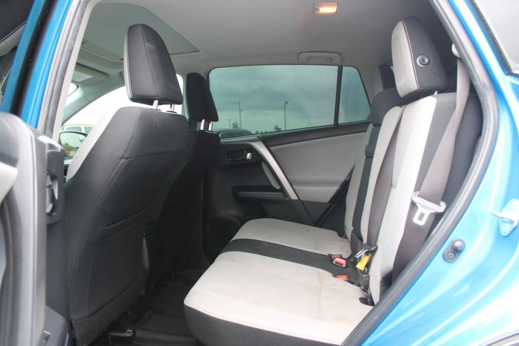 Used 2018 Toyota RAV4 XLE AWD/4WD image 24