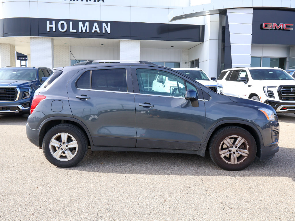 Used 2016 Chevrolet Trax LT w/ LT Convenience Package FWD image 2