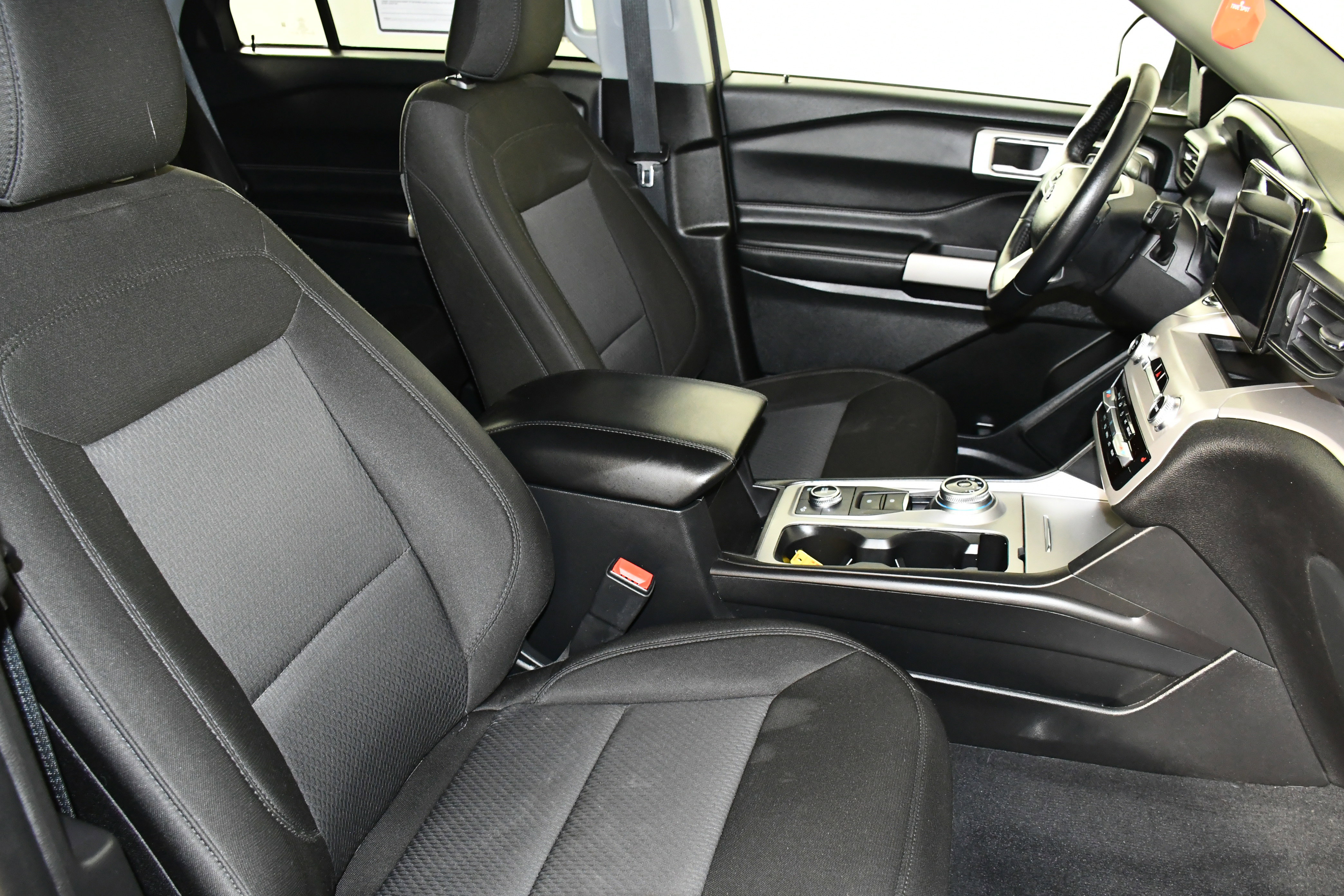 Used 2023 Ford Explorer XLT image 41