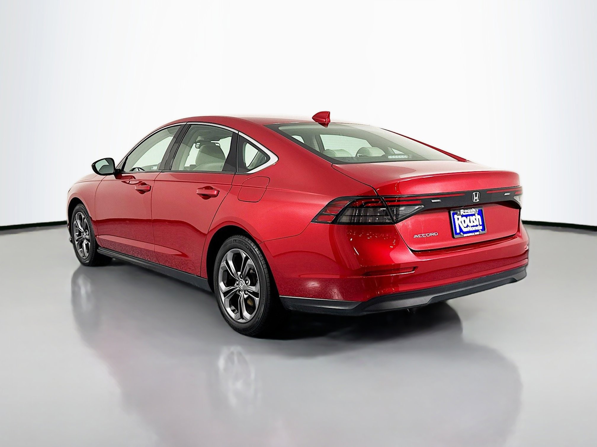 Certified 2023 Honda Accord EX image 7