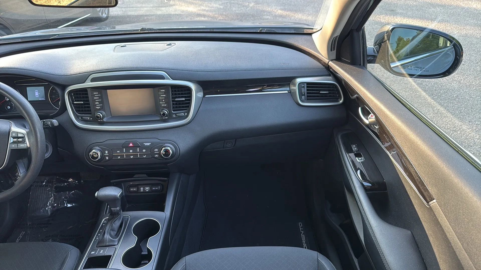 Used 2020 Kia Sorento LX AWD/4WD image 27