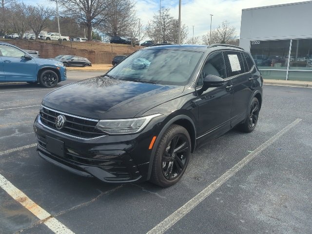 Certified 2024 Volkswagen Tiguan SE R-Line image 8