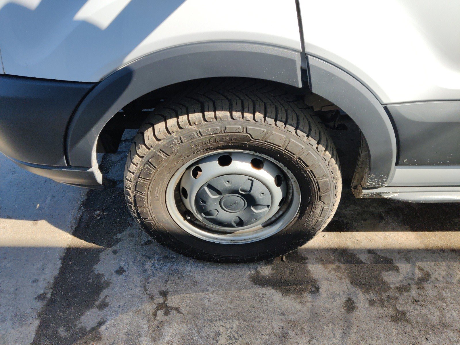 Used 2018 Ford Transit 250 148 Medium Roof image 9