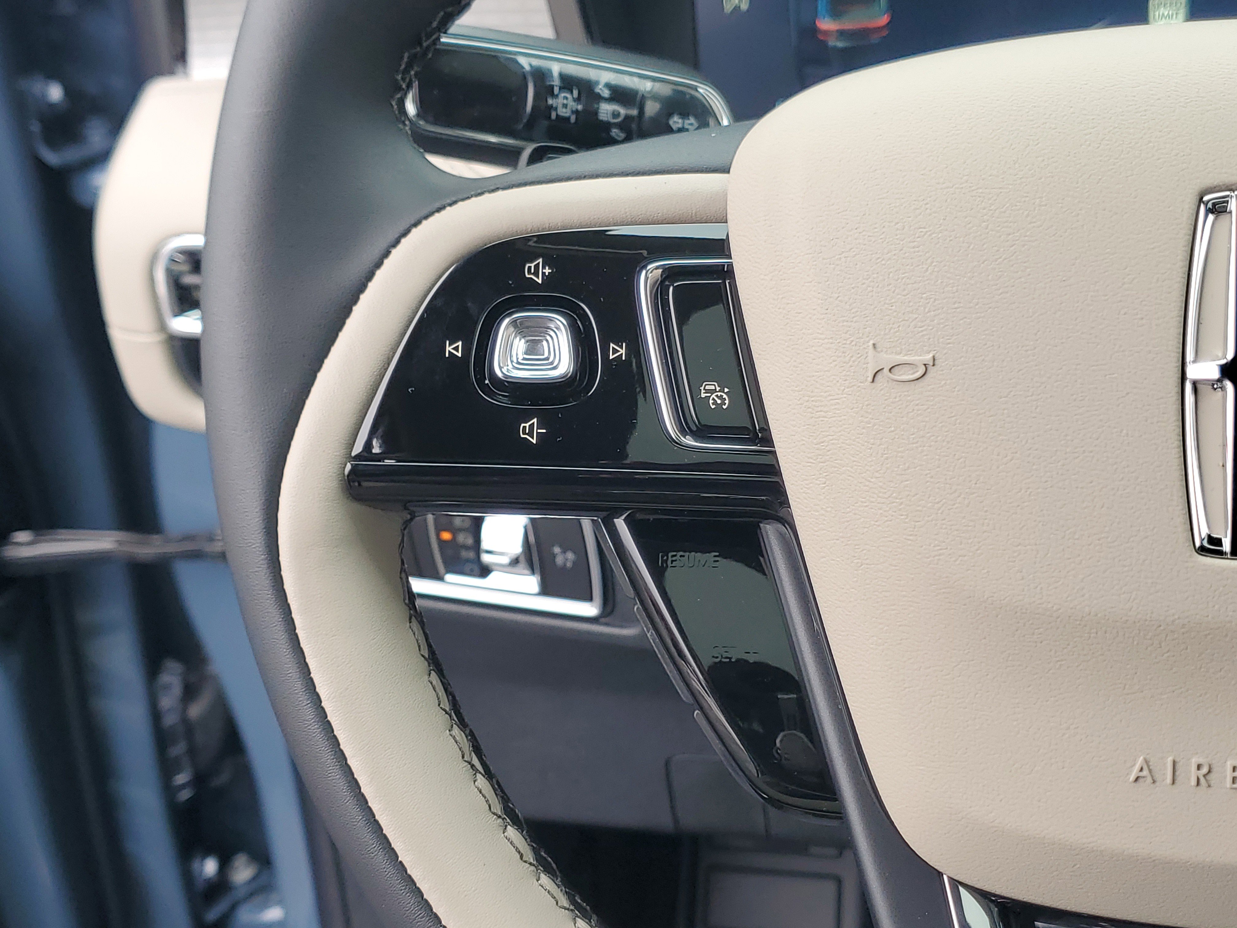 New 2026 Lincoln Corsair Premiere image 17