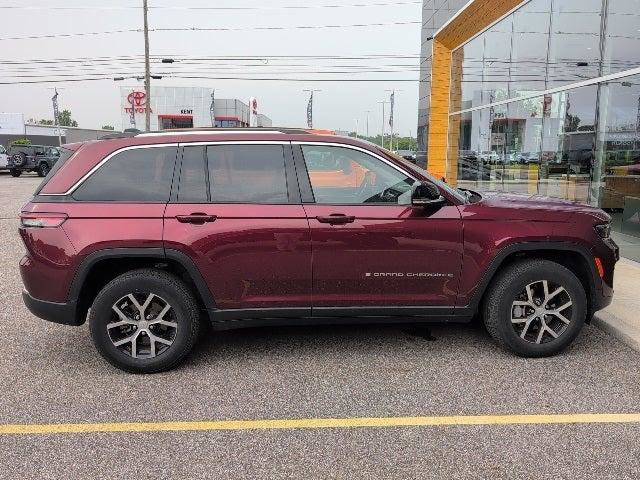Certified 2023 Jeep Grand Cherokee Limited image 3