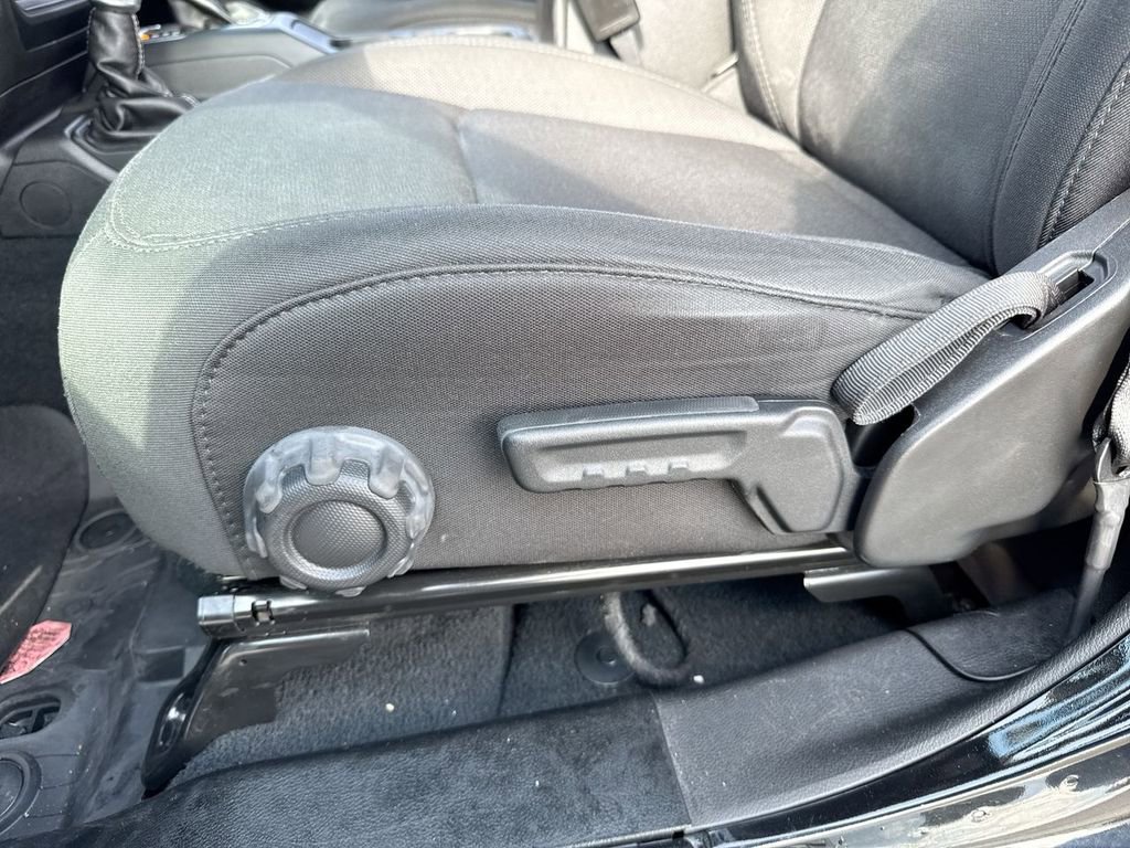 Used 2022 Jeep Gladiator Overland w/ Cold Weather Group image 12