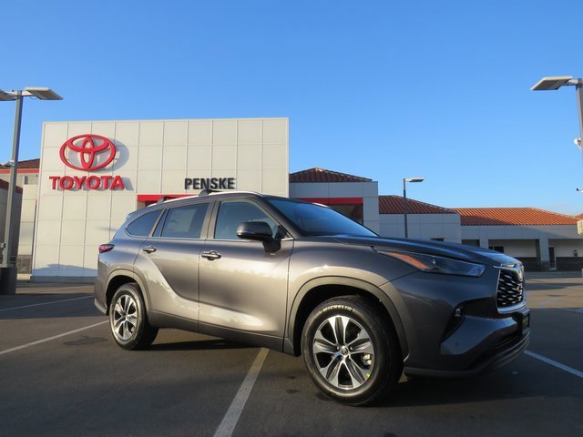 New 2025 Toyota Highlander XLE image 14