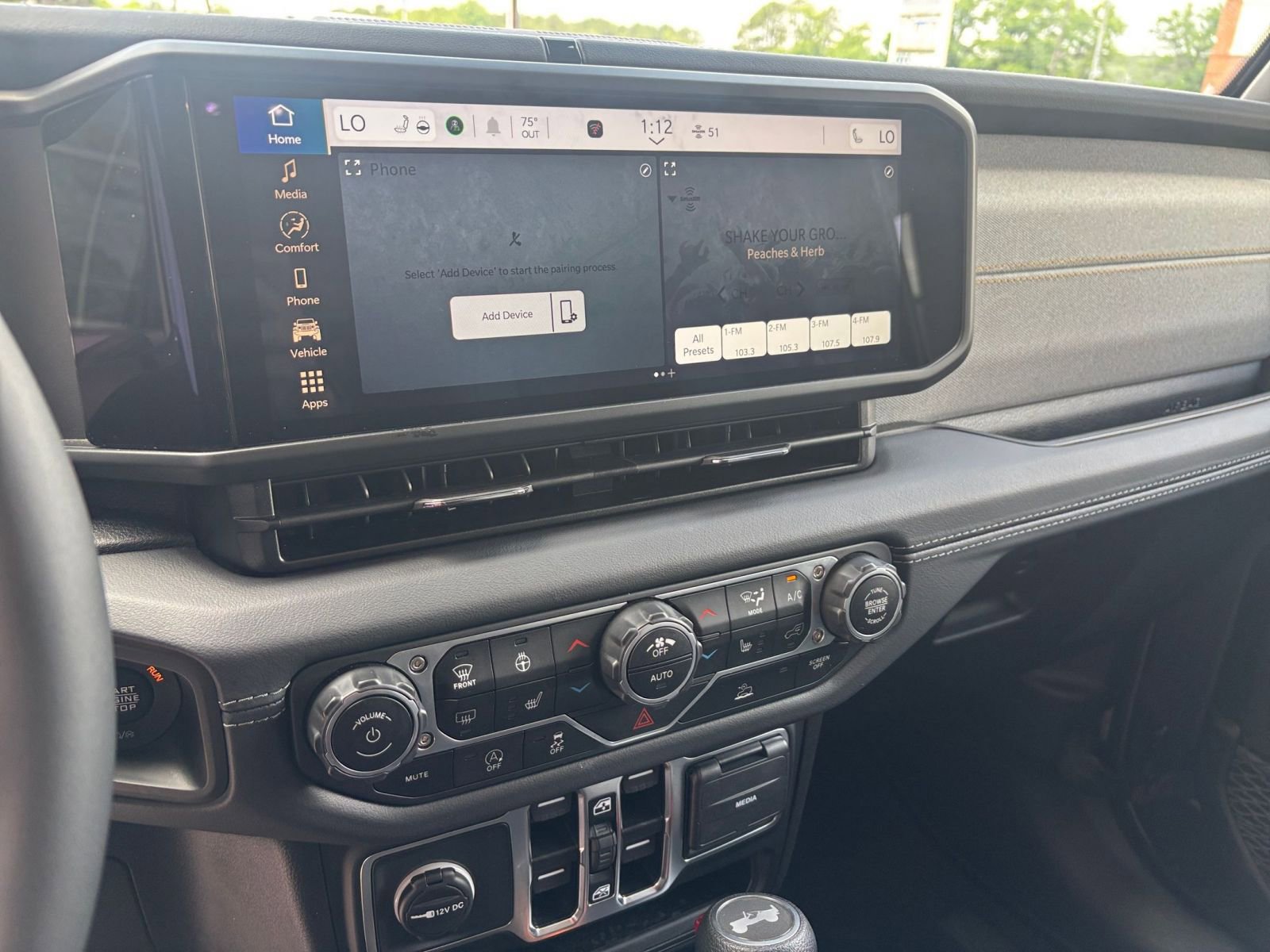 Used 2025 Jeep Wrangler Unlimited Sahara AWD/4WD image 20