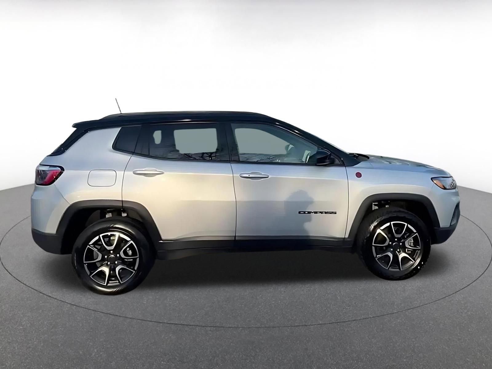 Used 2025 Jeep Compass Trailhawk w/ Trailer Tow Group image 16
