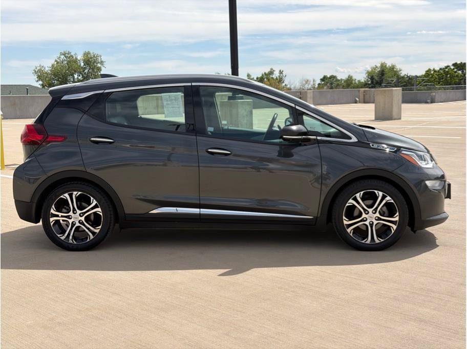 Used 2018 Chevrolet Bolt Premier w/ Driver Confidence II Package FWD image 9