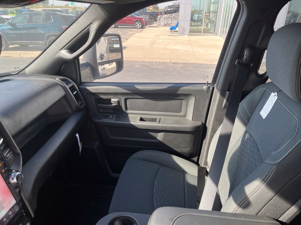 New 2026 RAM 3500 Tradesman AWD/4WD image 17