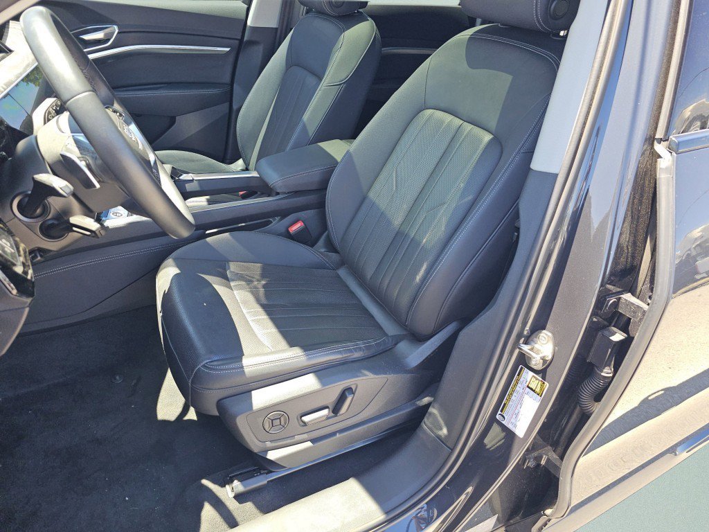 Used 2022 Audi e-tron Premium Plus w/ Premium Plus Package AWD/4WD image 6